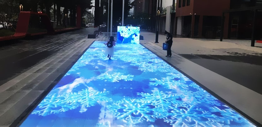 商业街文旅夜游项目中的地面互动投影